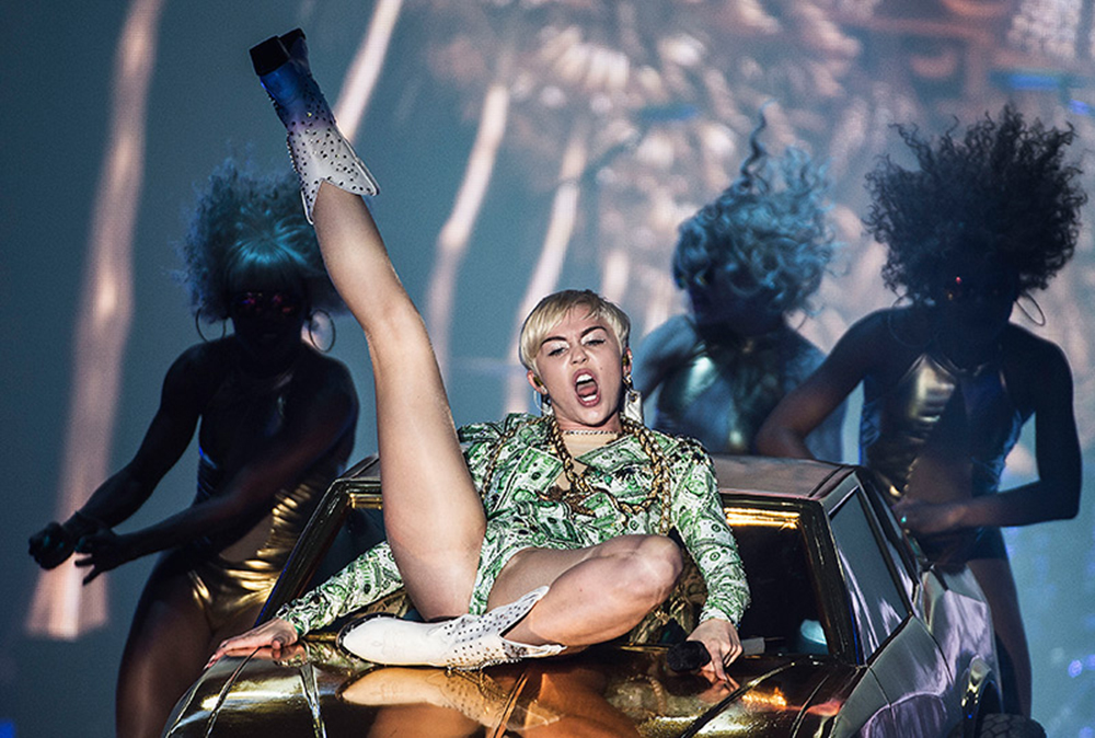 amelia crist recommends miley cyrus spread eagle pic