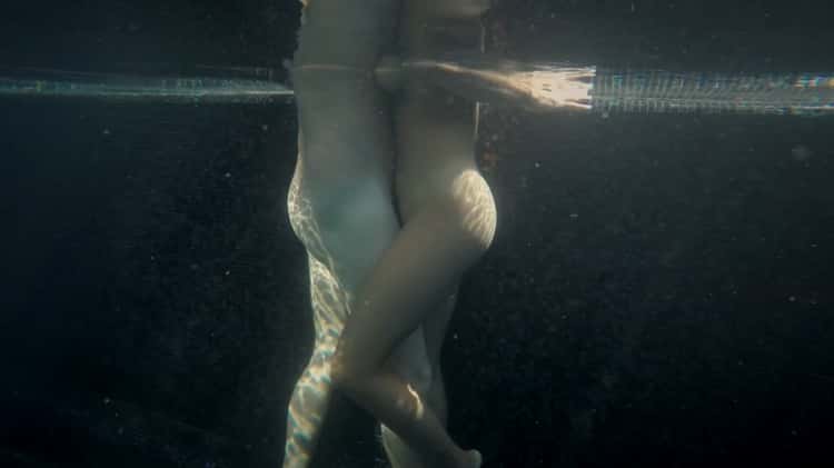 Woman Farting Under Water naturels porno