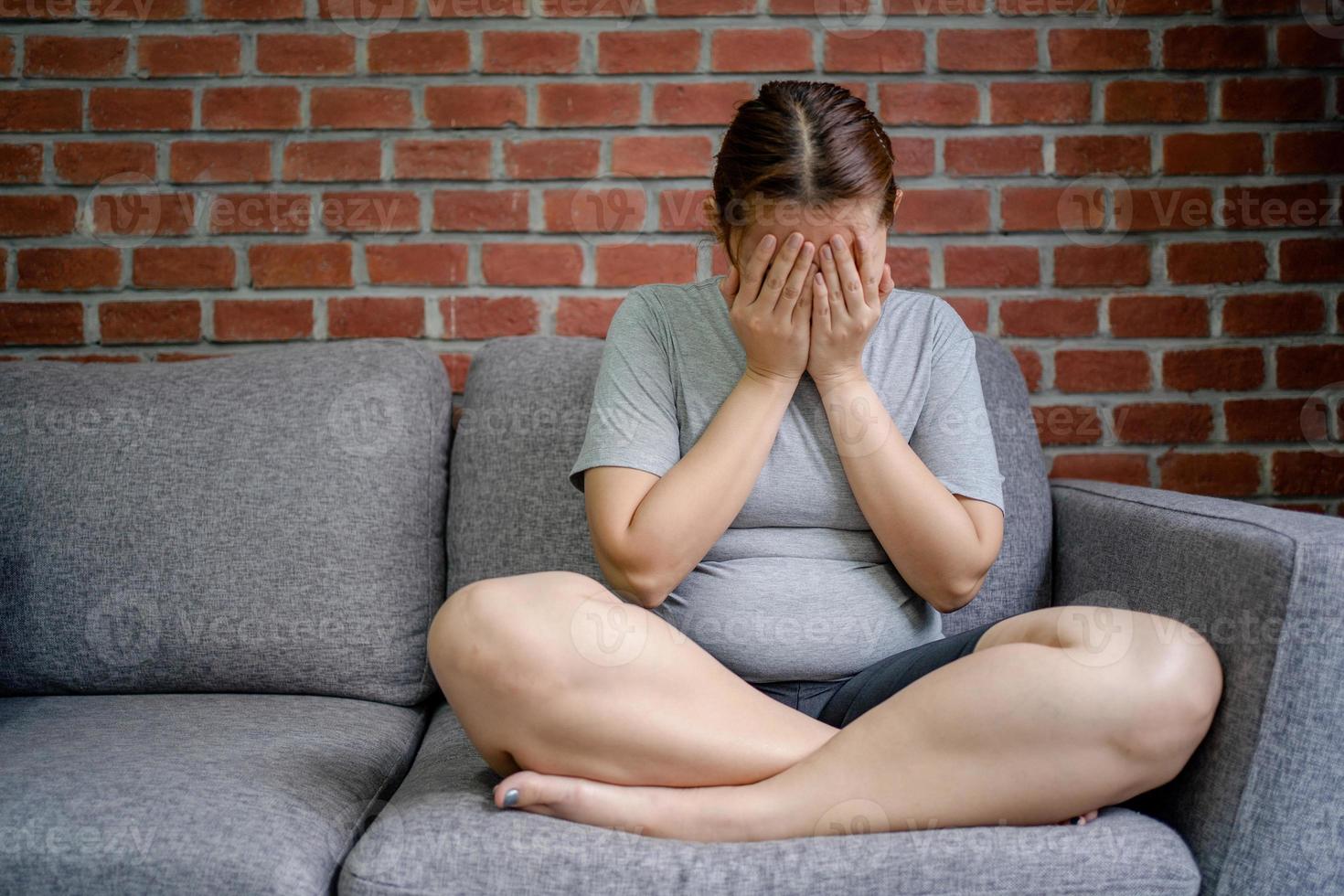 alexander tome recommends fat woman on couch pic