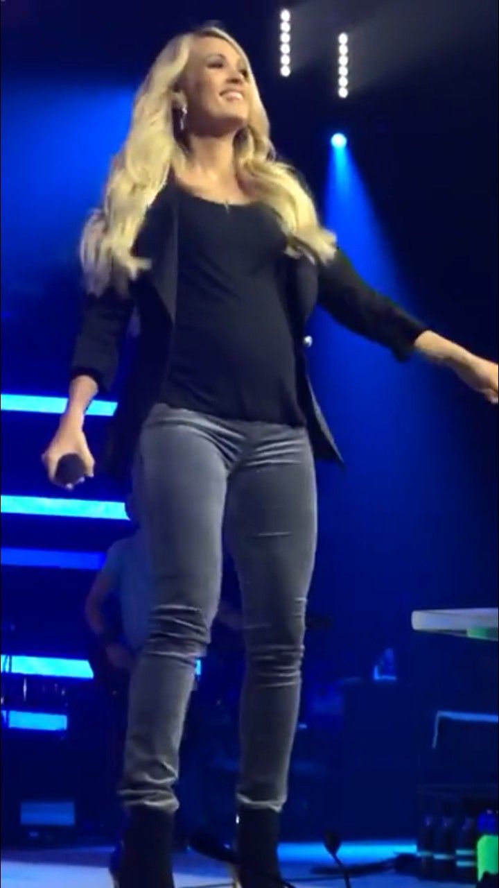 betsy washburn recommends carrie underwood crotch shot pic
