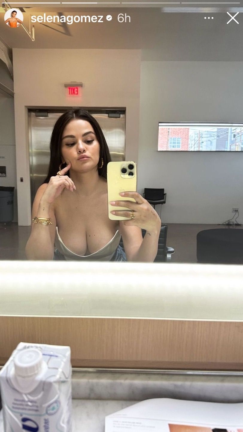 Selena Gomez Showing Boobs fucking assholes