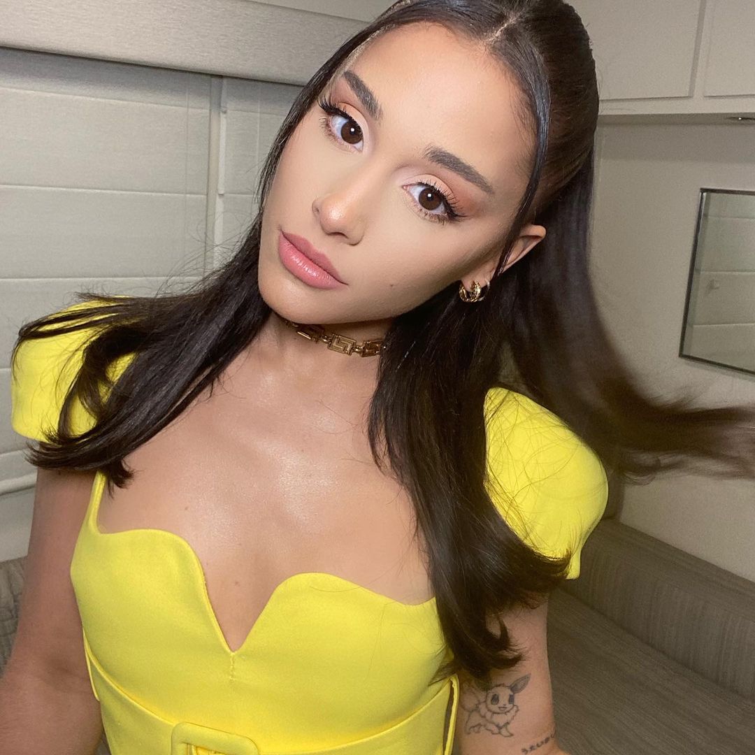 diana kelsey recommends ariana grande yellow dress pic