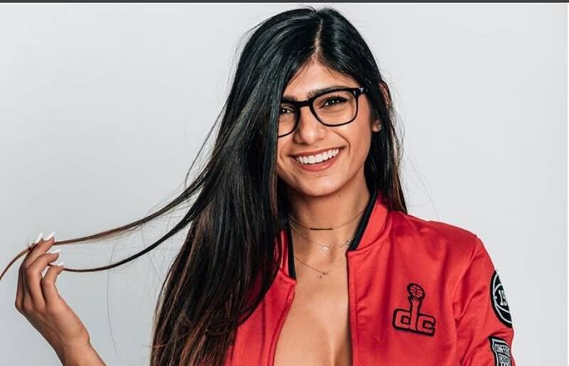 mia khalifa desnuda