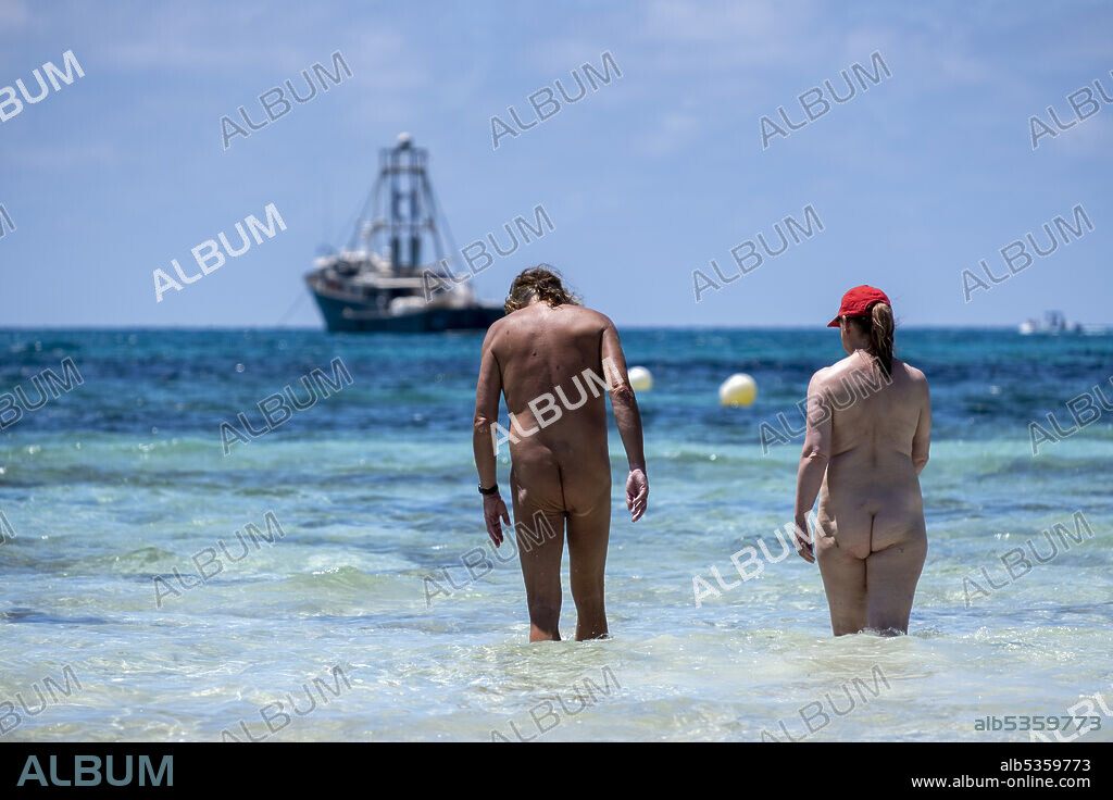 nudist couple pics