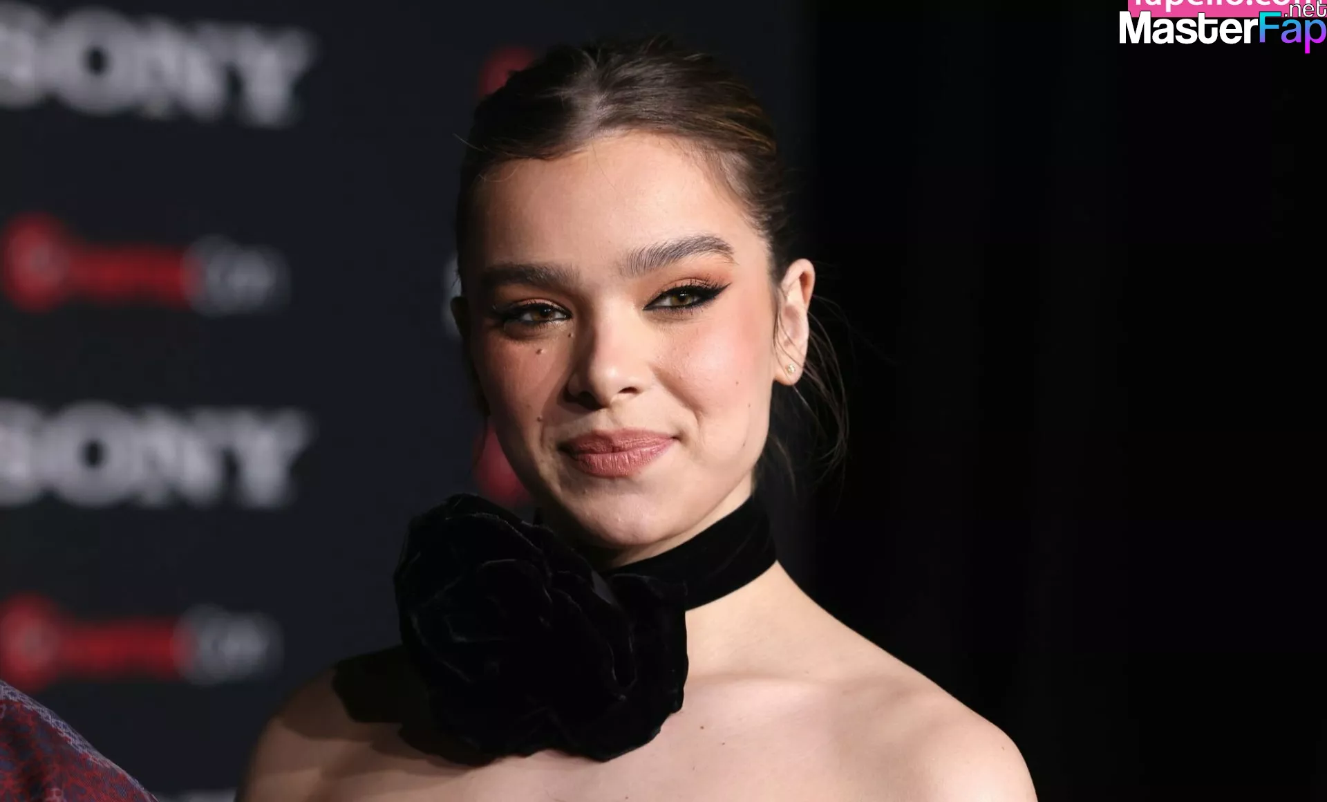 car lim recommends hailee steinfeld leaked photos pic
