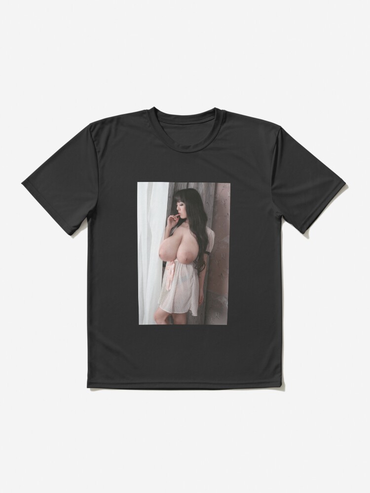 abdullah buashwan recommends hitomi tanaka t shirt pic