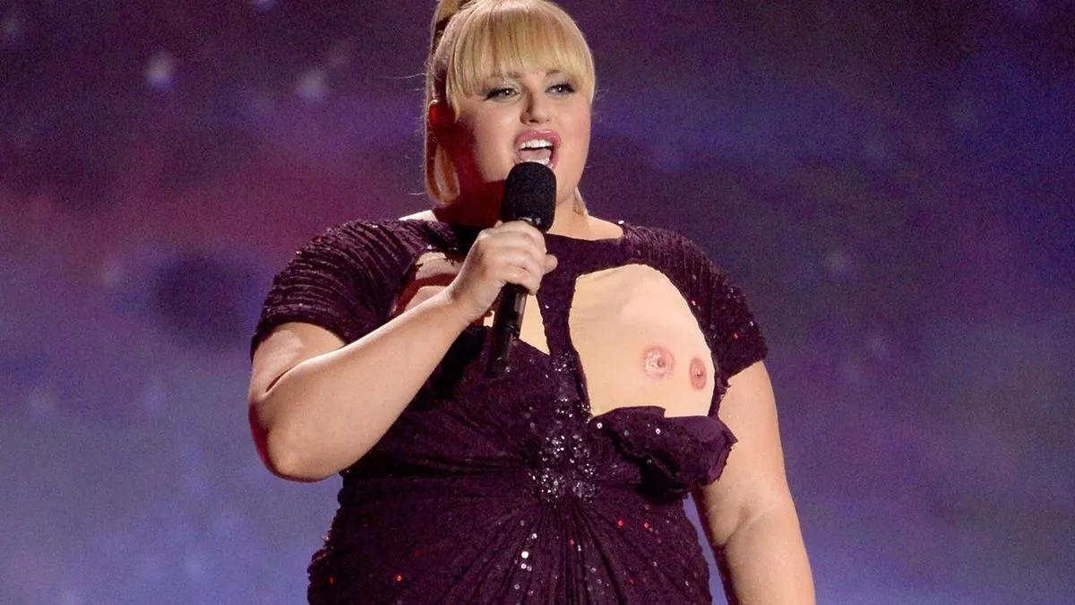 rebel wilson boobs