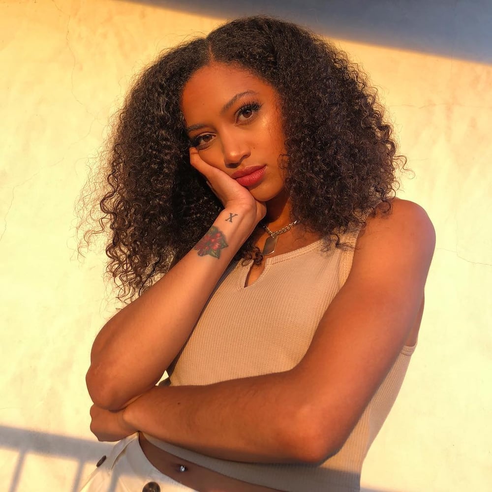 samantha logan sexy