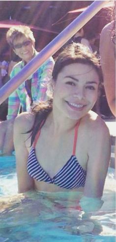 Miranda Cosgrove In Bikini club trier