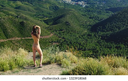 aman dada share nude in the mountains photos