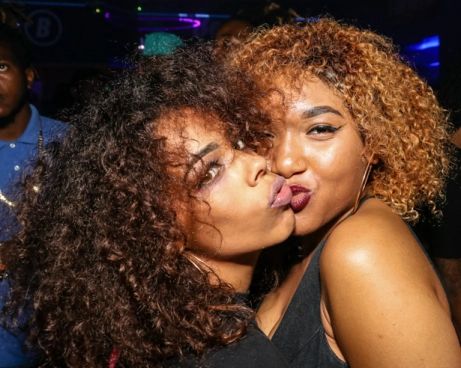 sexy black women kissing