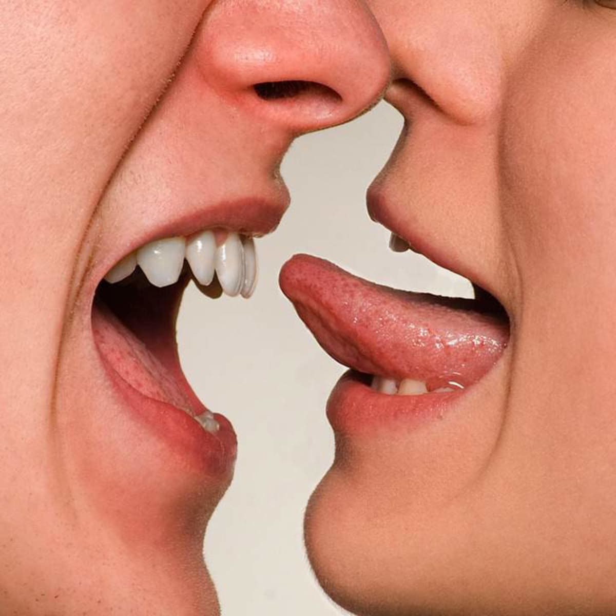 Best of Girls tongue kissing girls