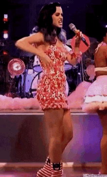 beverly vodegel recommends katy perry dance gif pic
