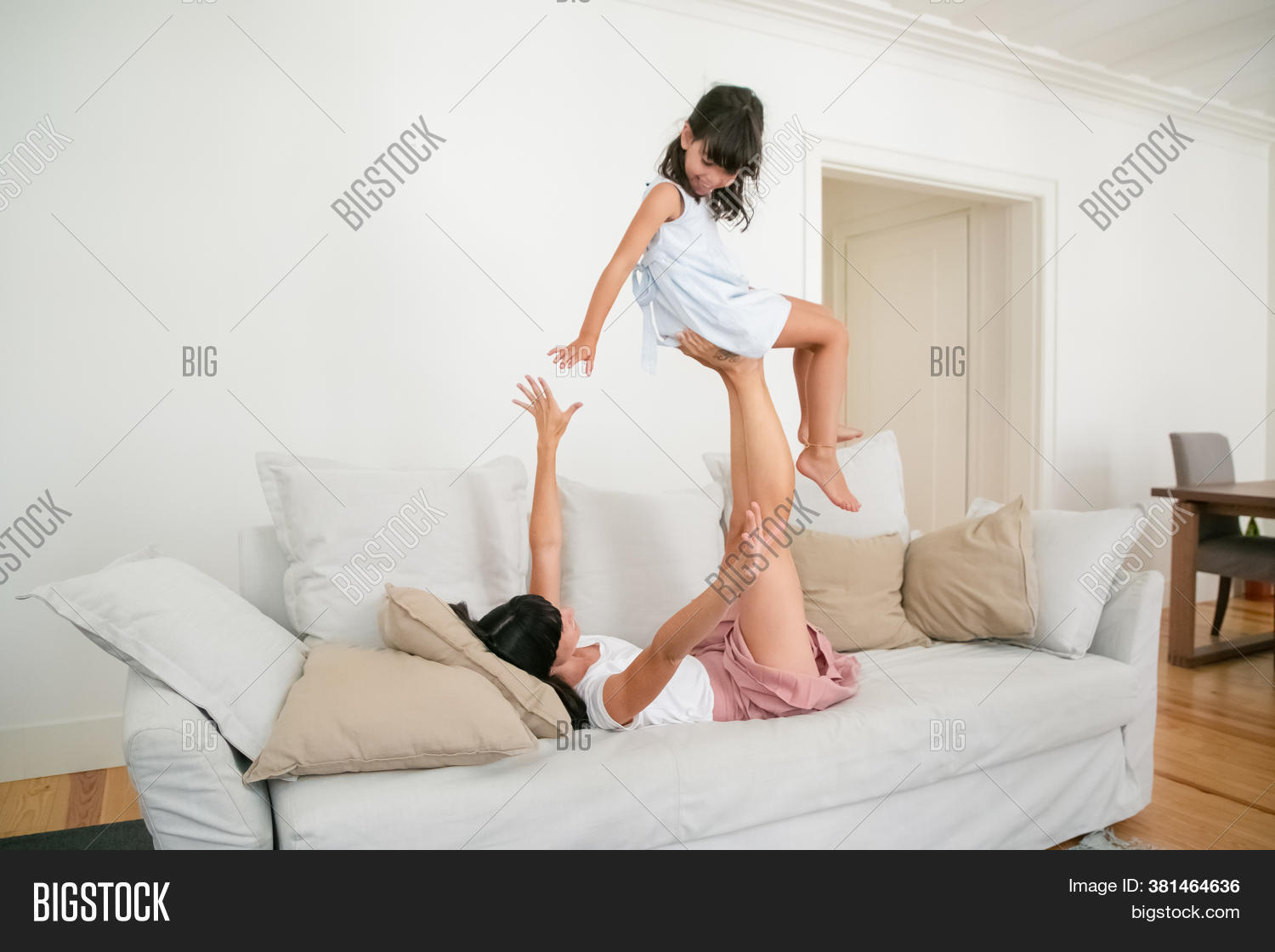 Mom Spreads Legs rome sex
