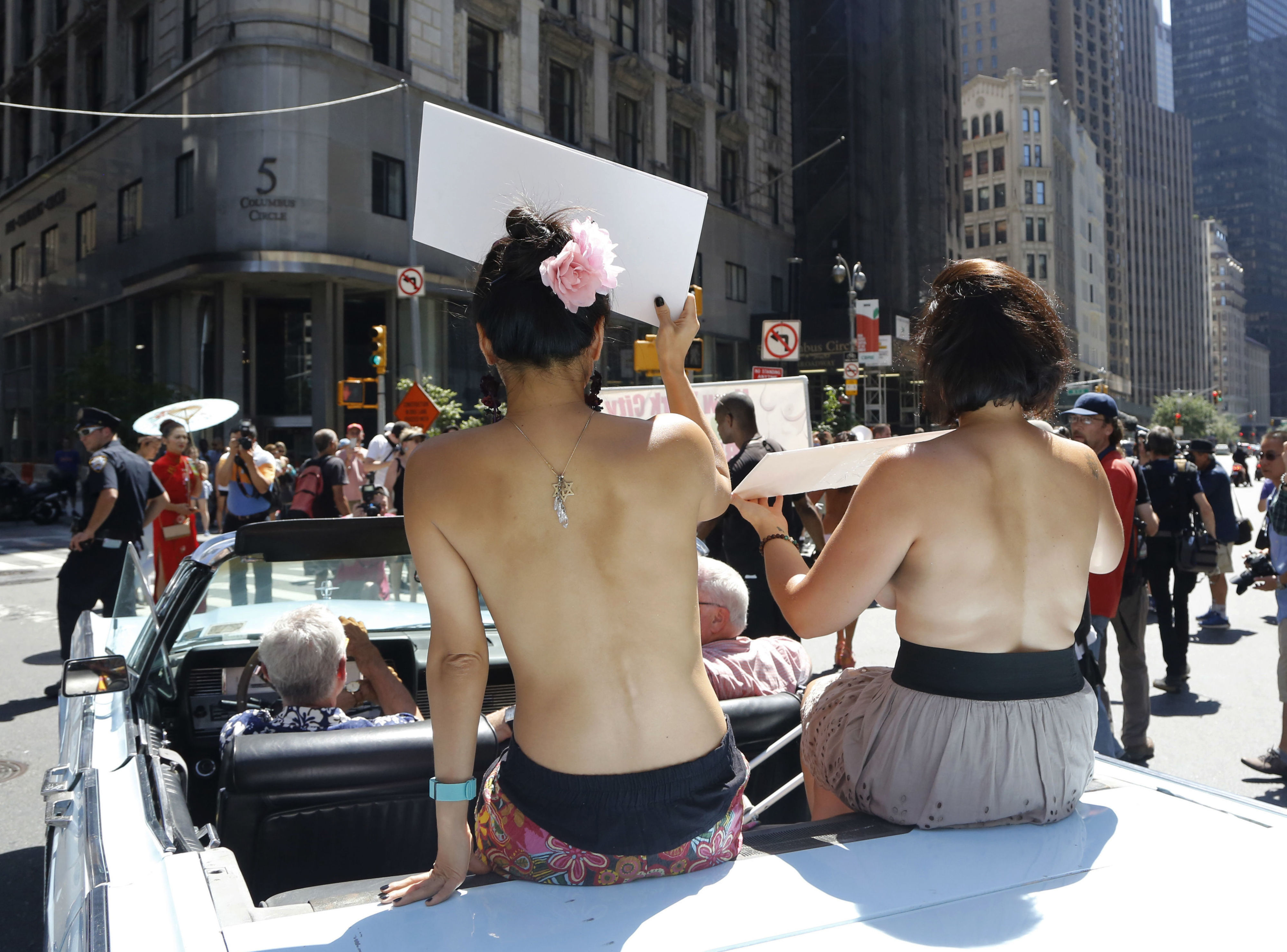 alyssa schechter recommends Topless Women In New York