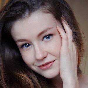 alayne crosby recommends emily bloom bio pic