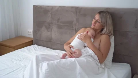 mom sleeps nude