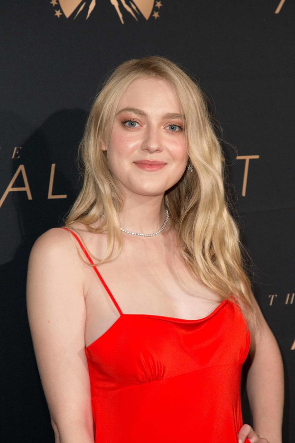 dakota fanning tits