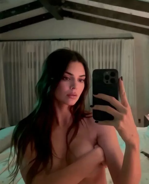 Kendall Jenner Nude Twitter spit kissing