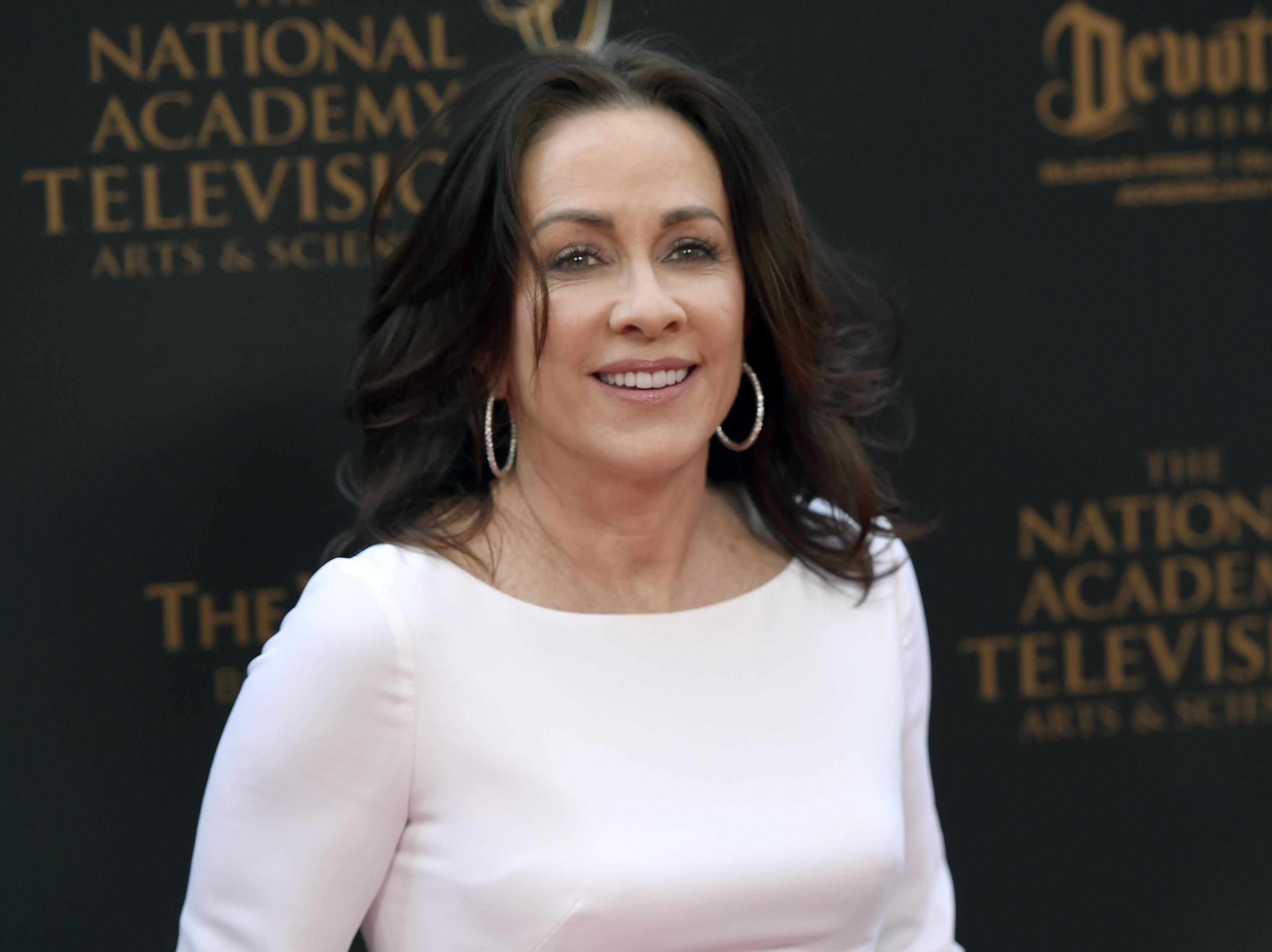 alex lebel recommends Patricia Heaton Up Skirt