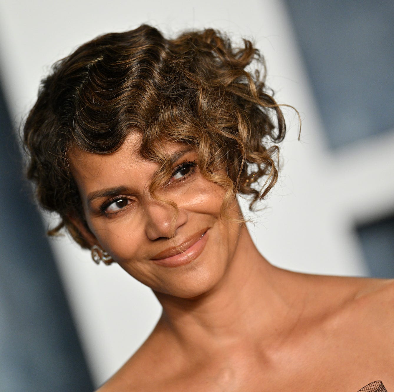 carl golding recommends halle berry titties pic