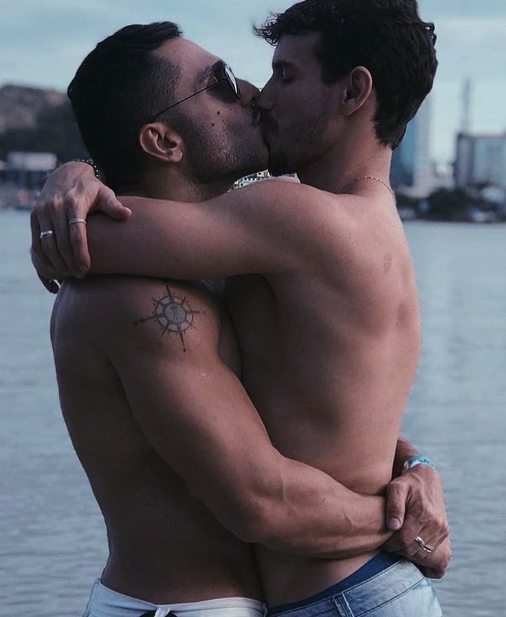 darren motton add photo hot guys kissing