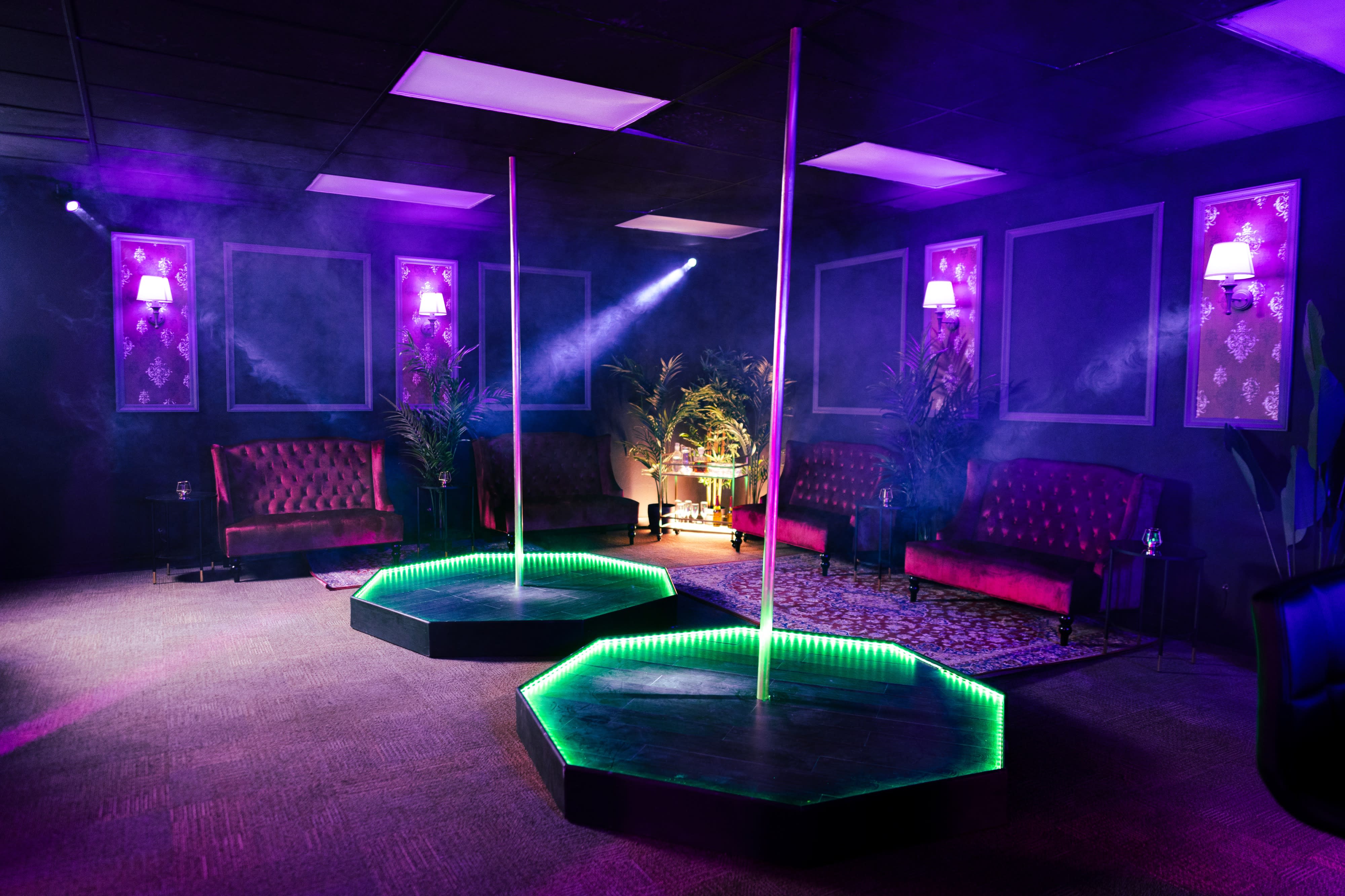 blake gaiser recommends Vip Strip Club Room