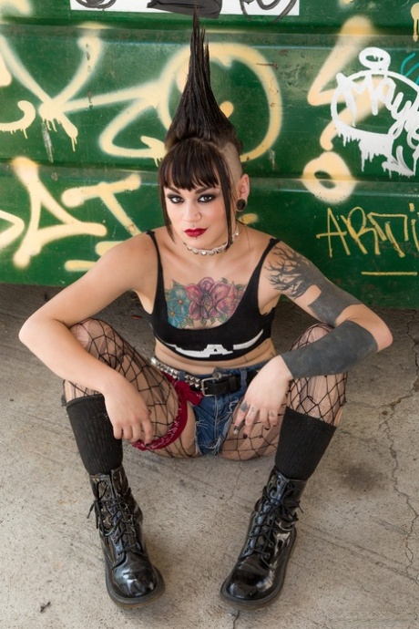 adebowale olaleye share punk rock chick porn photos