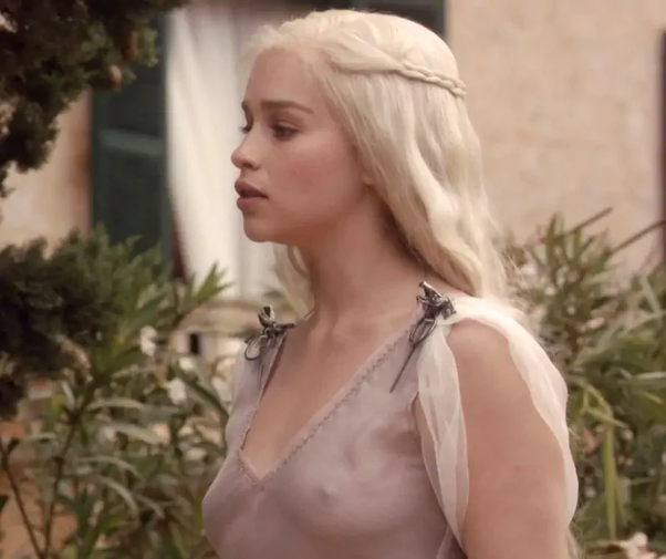 amy archer recommends Emilia Clarke Nude Ass