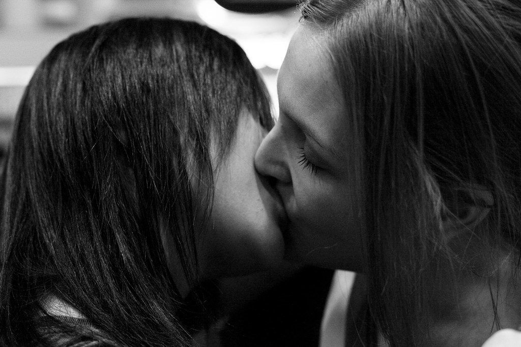 dianne fischer recommends Lesbian French Kiss