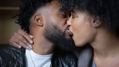 buenas noticias recommends Sexy Black Women Kissing