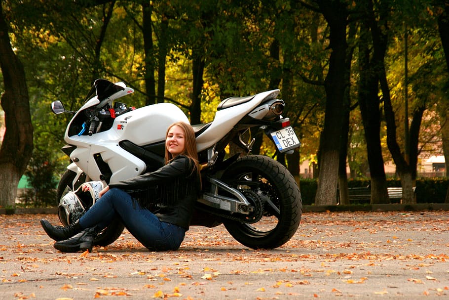 Best of Female motorcycle riders in leather photos