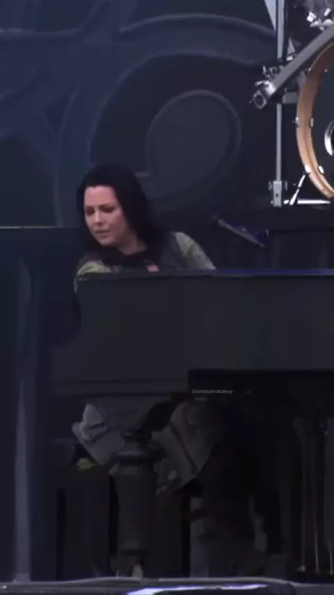 brian huxhold recommends amy lee planetsuzy pic