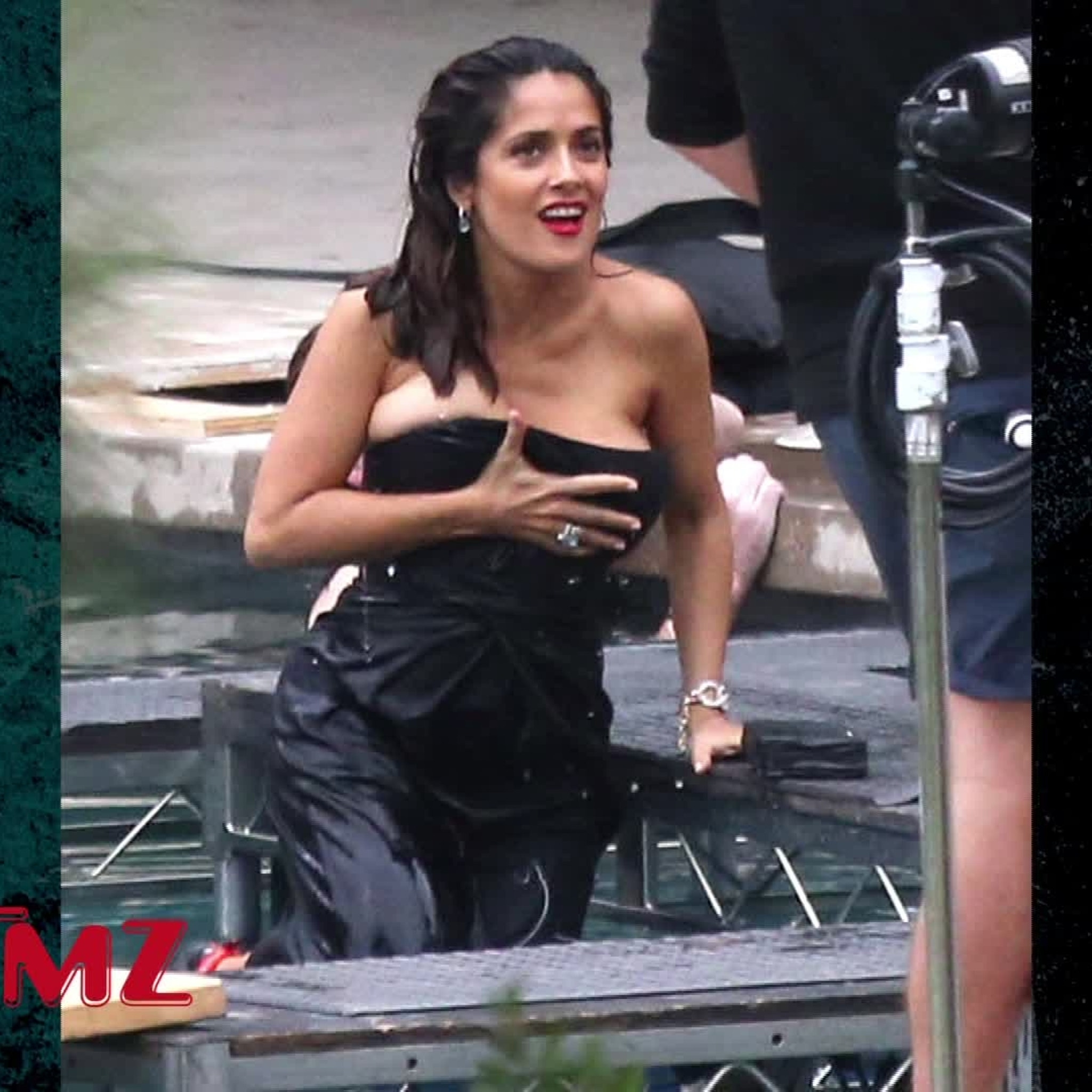 donna mase recommends Salma Hayek Breast Pics