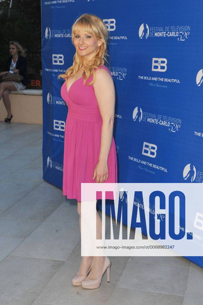 Melissa Rauch High Heels eycg thumb