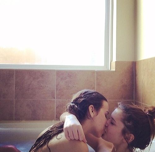 danny malkin add photo girl kissing in shower