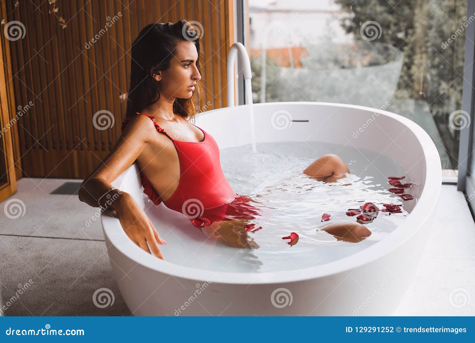 becky tarrant add girls in bath tub photo