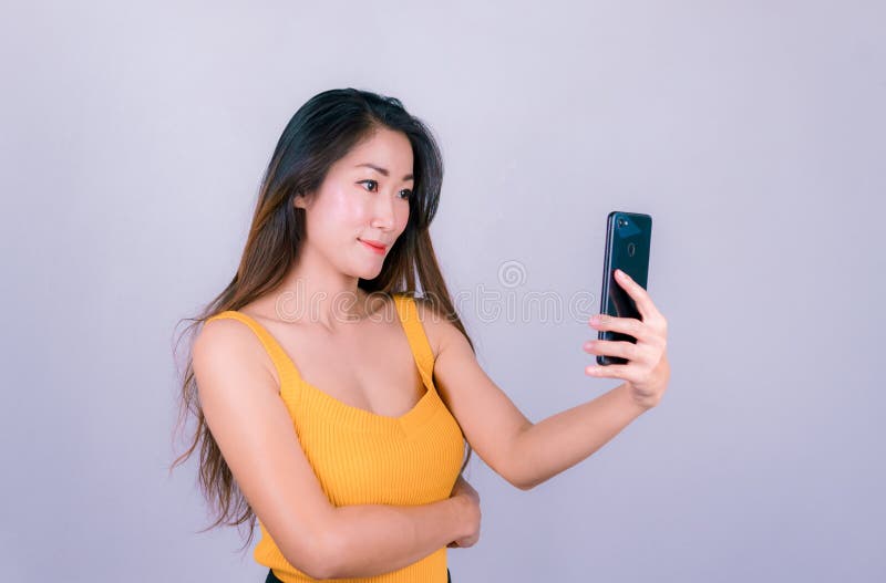 alla omar share sexy asian women selfies photos