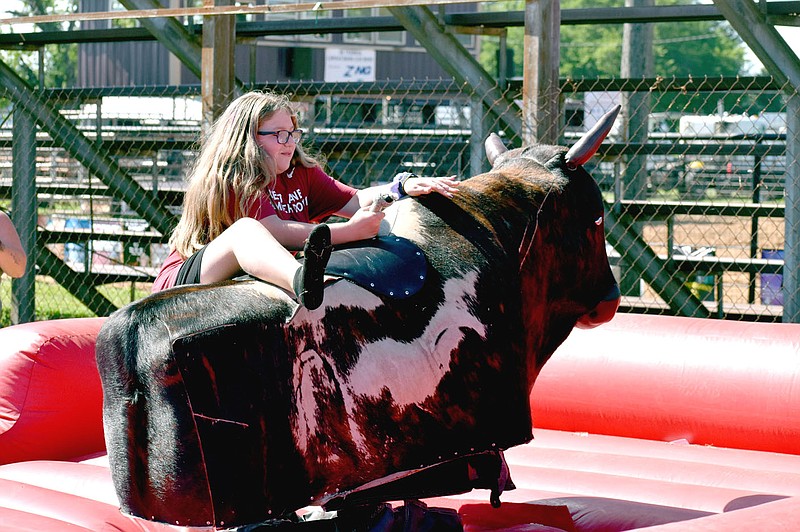 alvin lee lee add fat girl riding mechanical bull photo