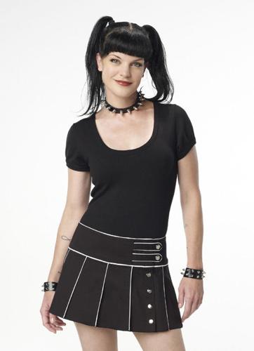 pauley perrette up skirt