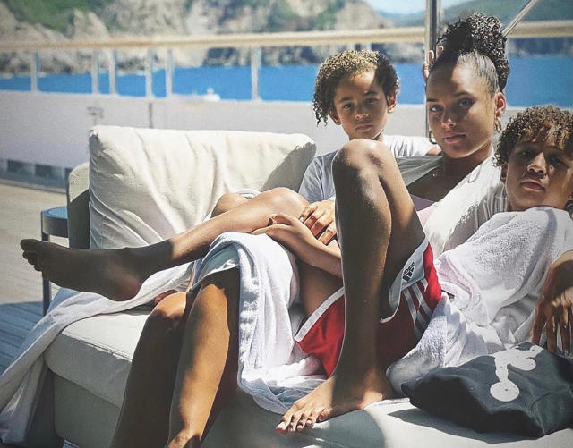 buzzy abalos recommends alicia keys nude tumblr pic