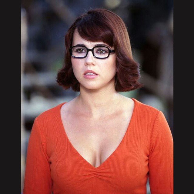adriel ang recommends linda cardellini velma sexy pic
