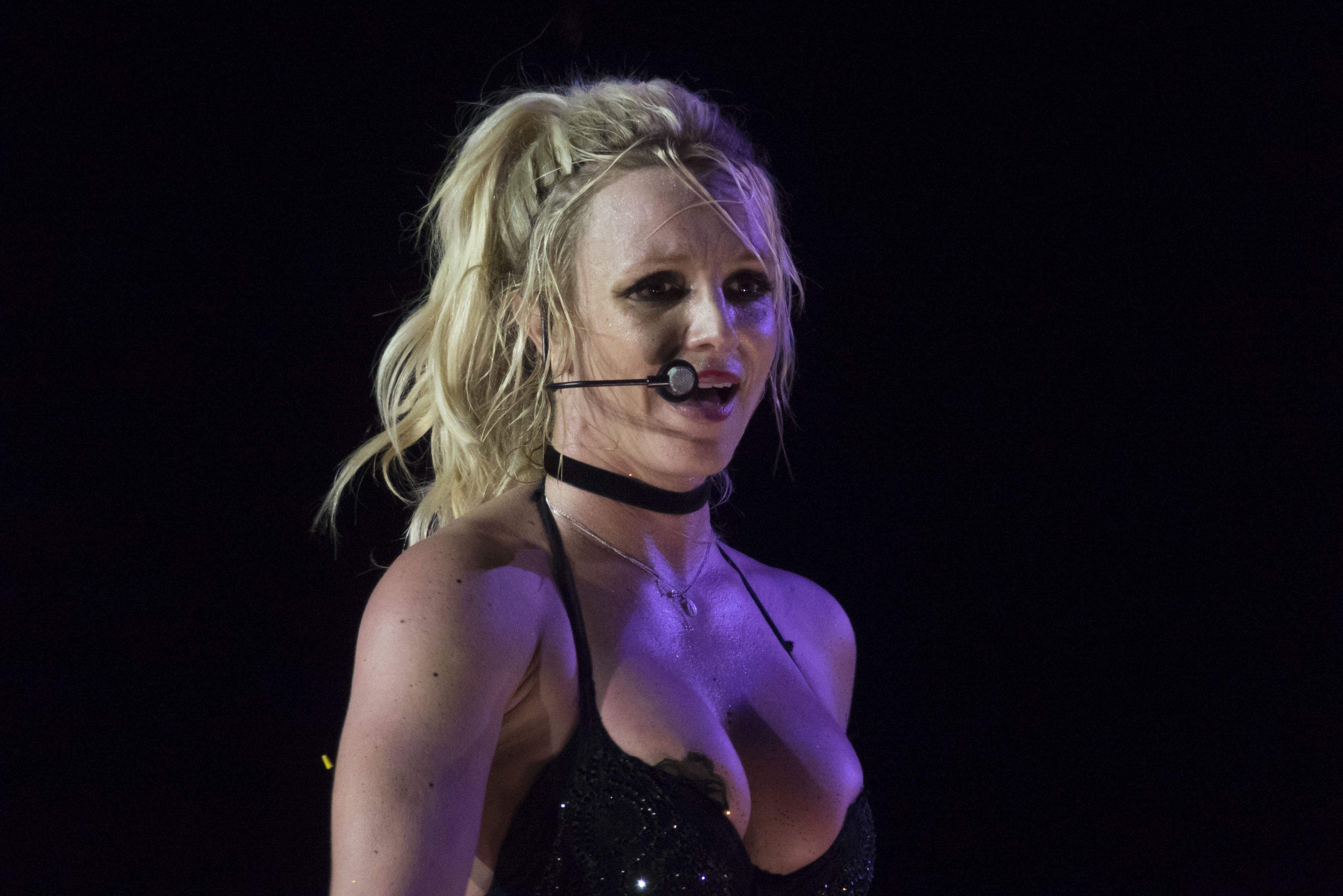 deepak palan recommends Britney Spears Boob Slip