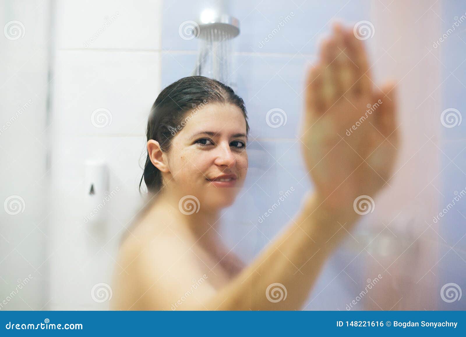 derrick leverett add photo hot girls in the shower