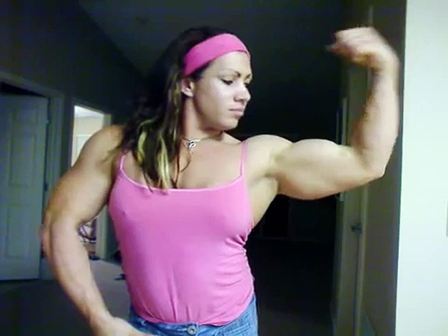 Best of Her bicep cam