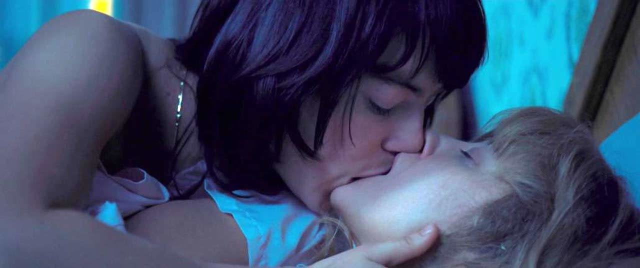bill clyburn add emma stone lesbian sex scene photo