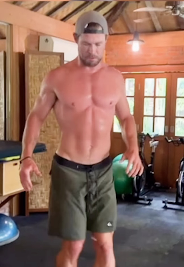 chris hemsworth jacking off