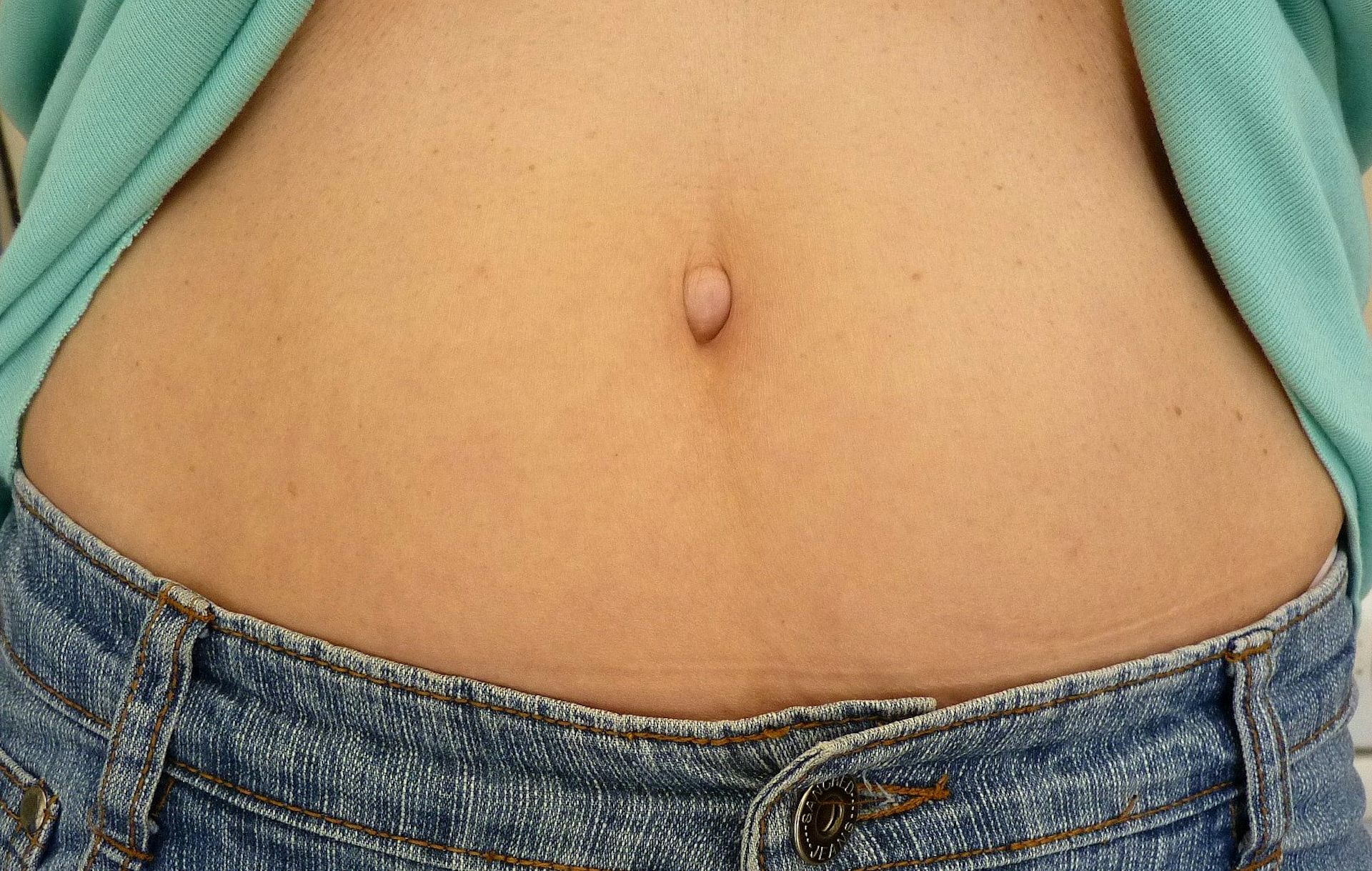 inbetweenie belly button piercing