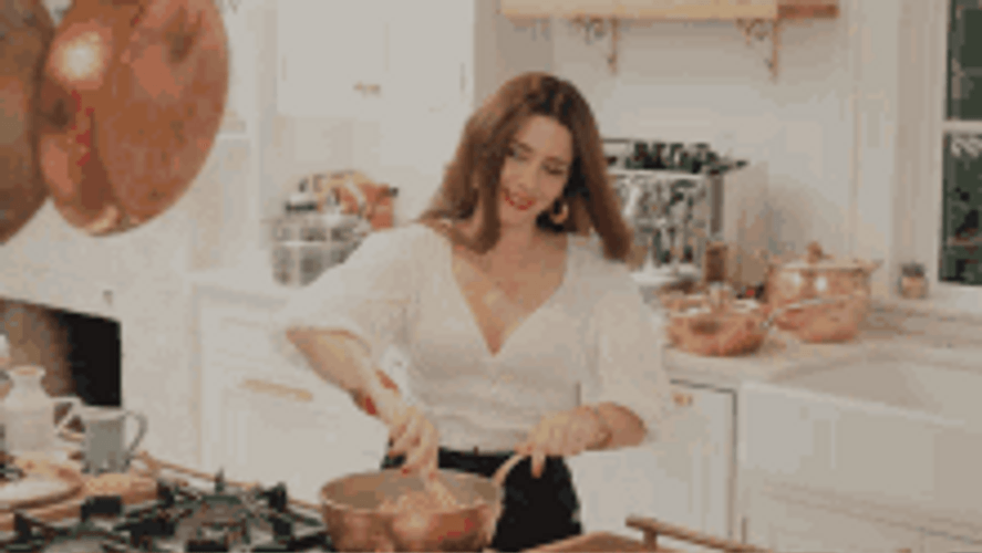 carla loggins recommends Dancing While Cooking Gif