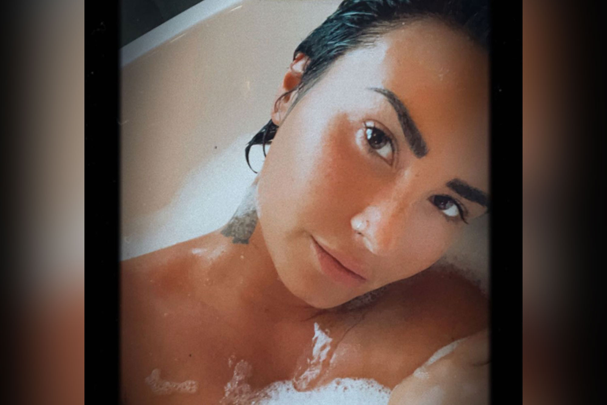 ahmad al hamad add demi lovato half naked photo